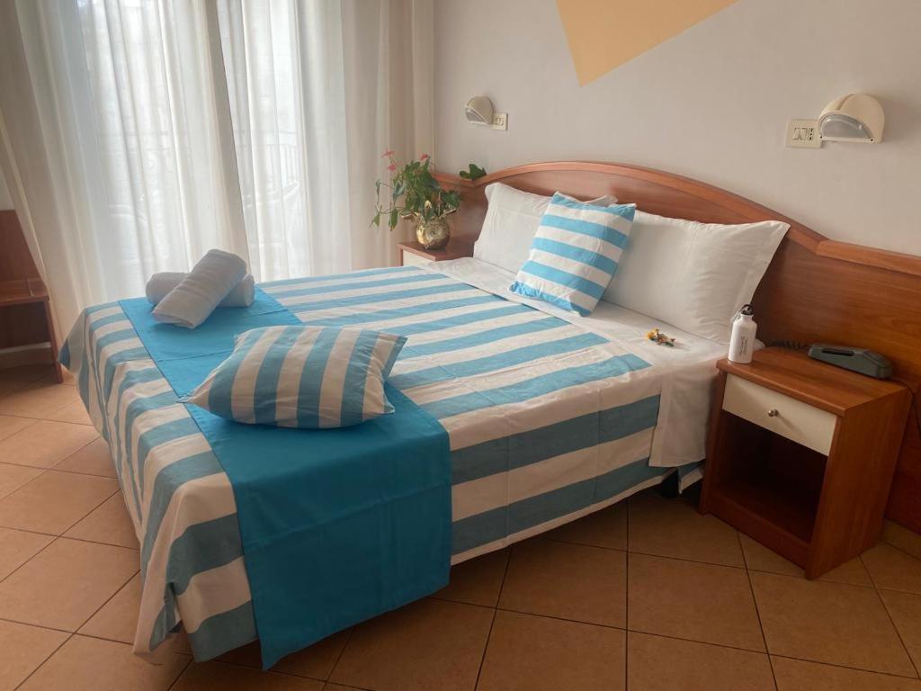 Hotel Villa Caterina Rímini Exterior foto