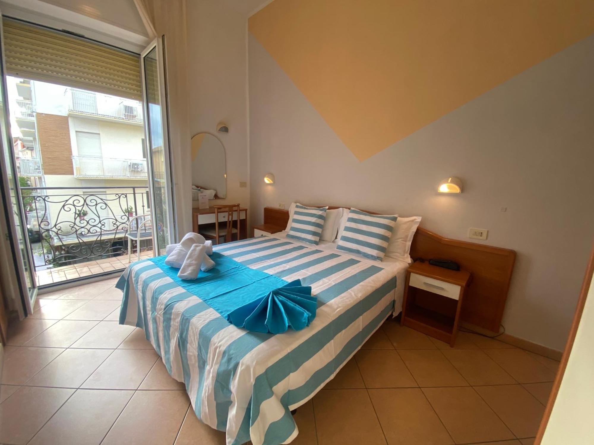 Hotel Villa Caterina Rímini Exterior foto