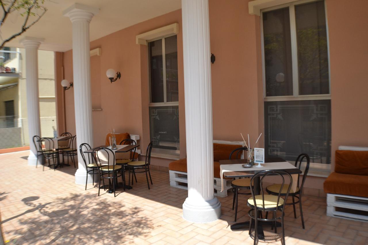 Hotel Villa Caterina Rímini Exterior foto
